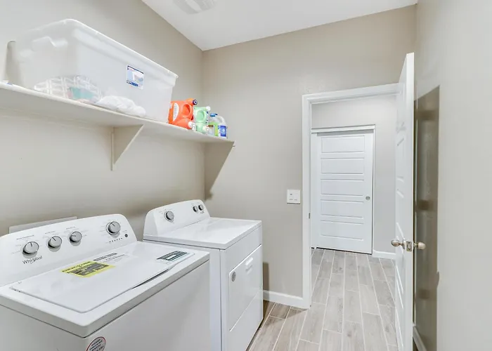 W/ Yard - 1 Mi To Harrah's Casino! Holiday home