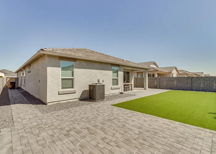 Holiday home W/ Yard - 1 Mi To Harrah's Casino! *