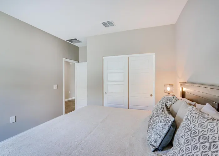 W/ Yard - 1 Mi To Harrah's Casino! Holiday home Maricopa