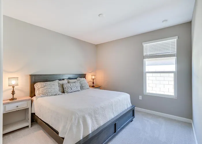W/ Yard - 1 Mi To Harrah's Casino! Holiday home *