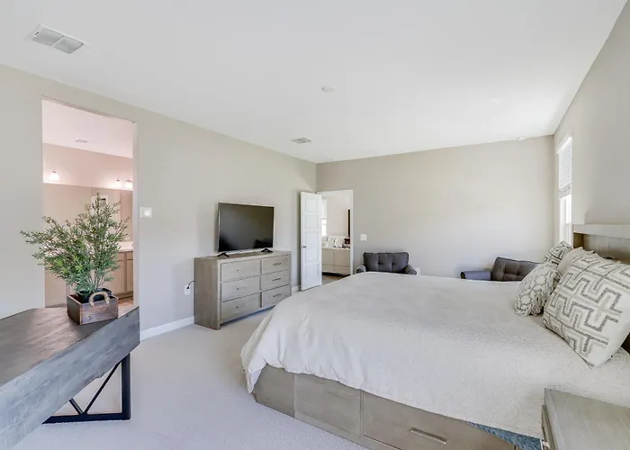 W/ Yard - 1 Mi To Harrah's Casino! Holiday home