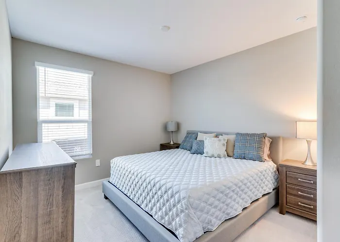 W/ Yard - 1 Mi To Harrah's Casino! Holiday home Maricopa