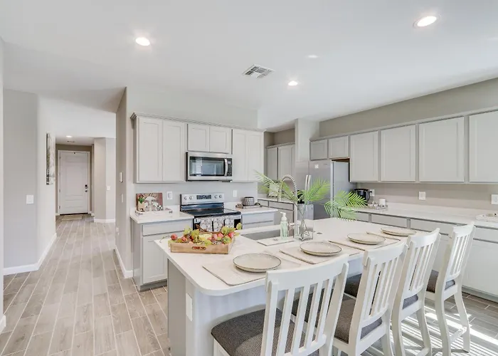 Holiday home W/ Yard - 1 Mi To Harrah's Casino! Maricopa